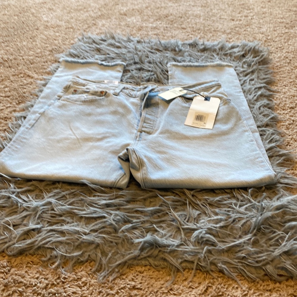 Levis light washed jeans